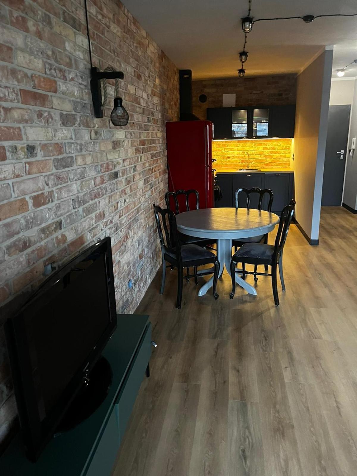 Apartament Z Widokiem Na Stadion Styl Industrialny Jedyny Taki Check In 24 H Poznań Esterno foto