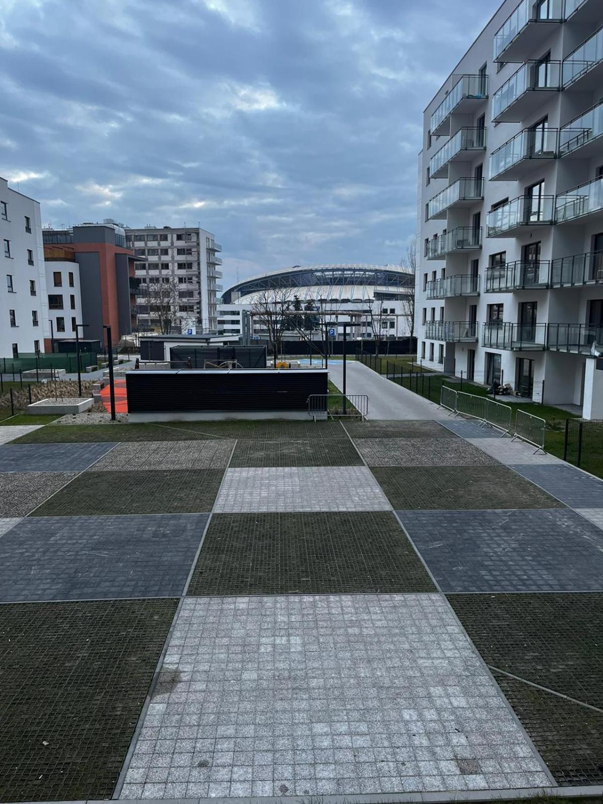 Apartament Z Widokiem Na Stadion Styl Industrialny Jedyny Taki Check In 24 H Poznań Esterno foto