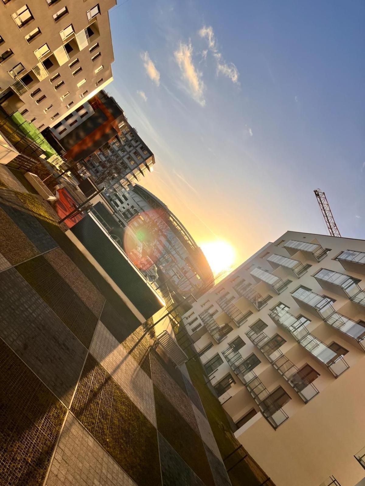 Apartament Z Widokiem Na Stadion Styl Industrialny Jedyny Taki Check In 24 H Poznań Esterno foto